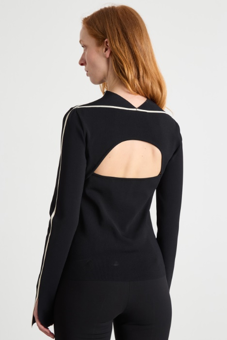 Maglia aderente con bordi a contrasto