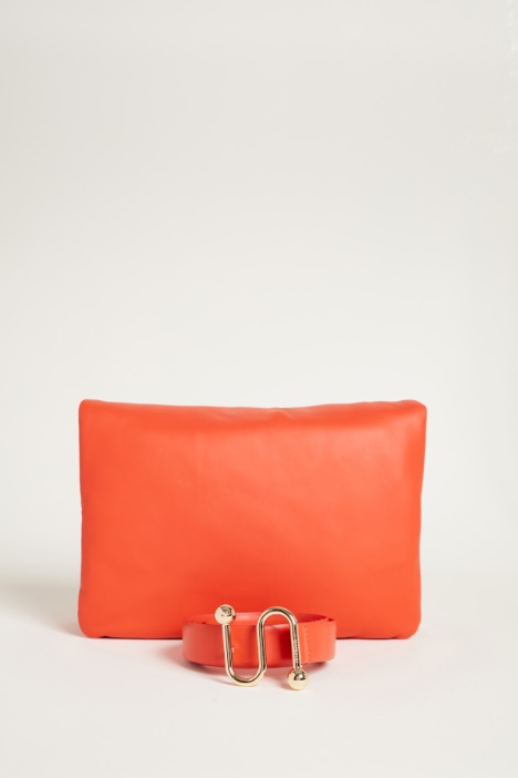 Bolso bandolera de napa acolchada