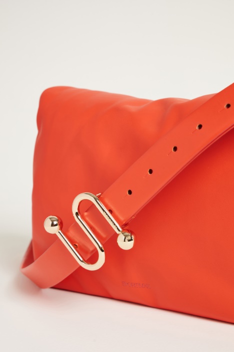 Bolso bandolera de napa acolchada