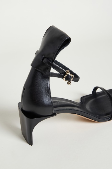 Sandalo con cinturino alla caviglia