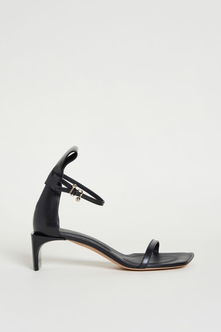 Ankle-strap sandals Intrend