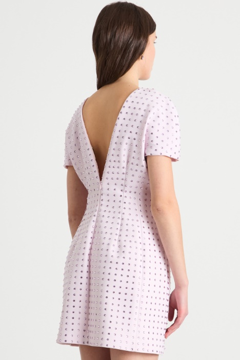 Vestido de cuello redondo con pedrería