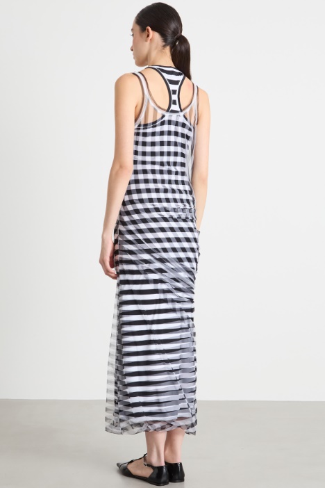 Abito smanicato con tulle