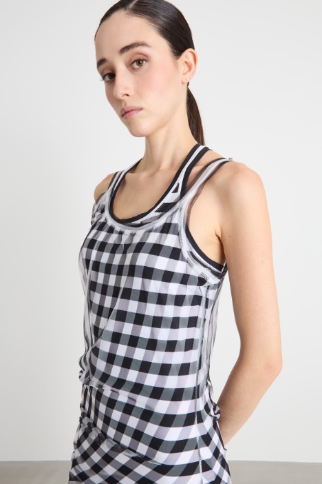 Abito smanicato con tulle