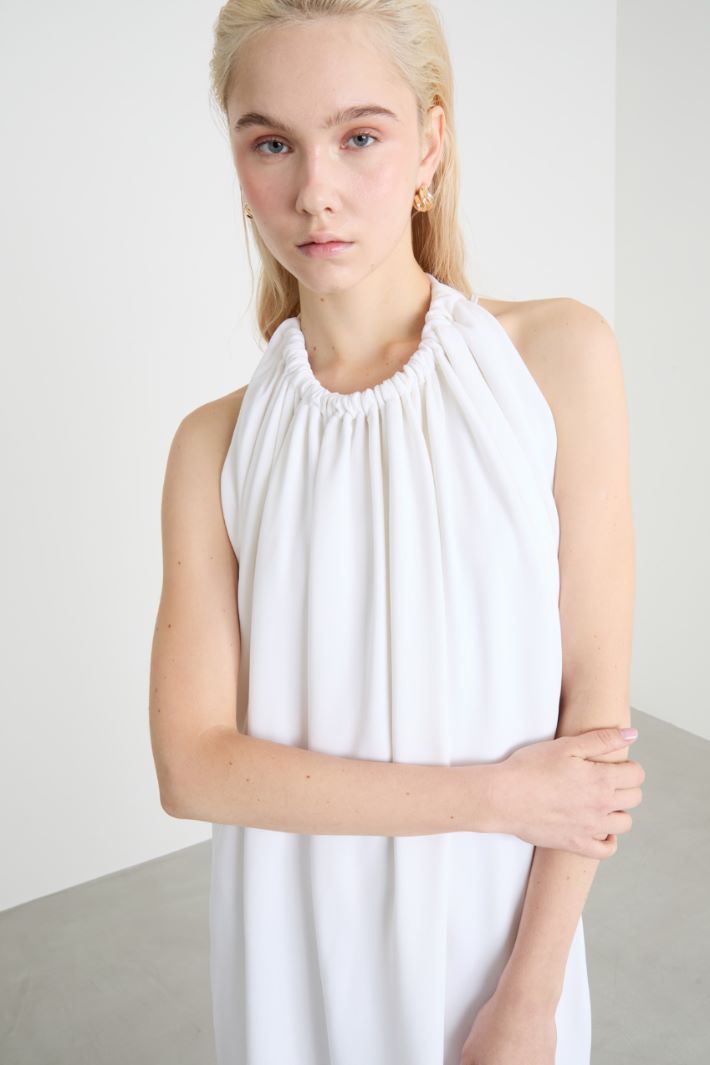 Abito maxi con schiena scoperta Intrend - 3