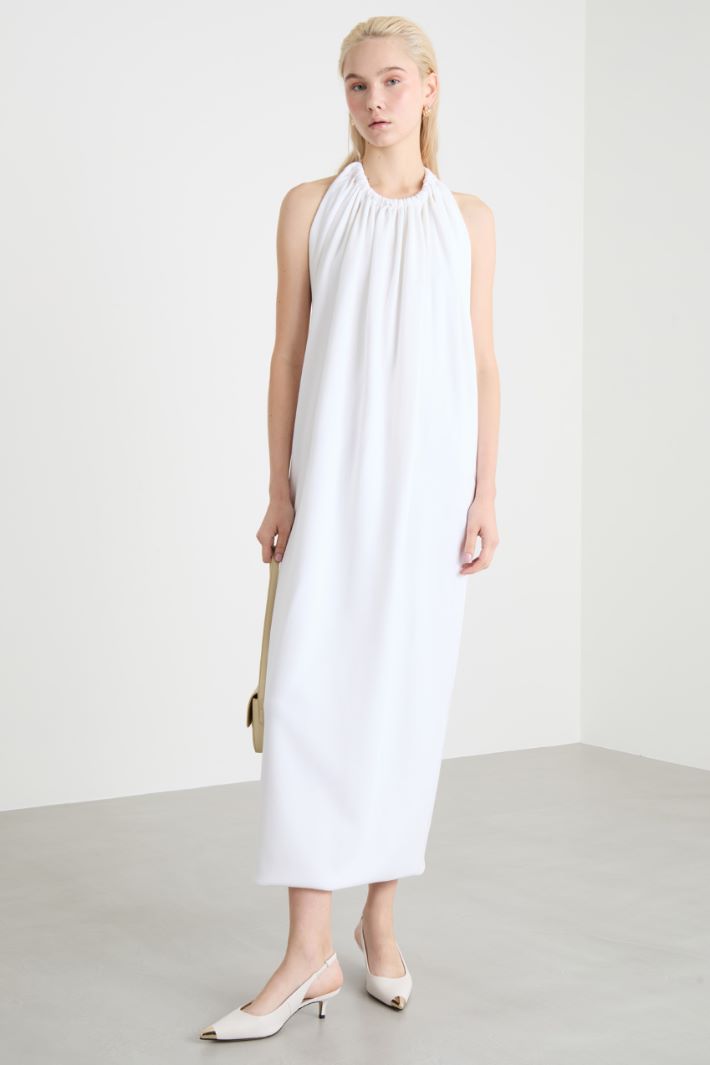 Abito maxi con schiena scoperta Intrend