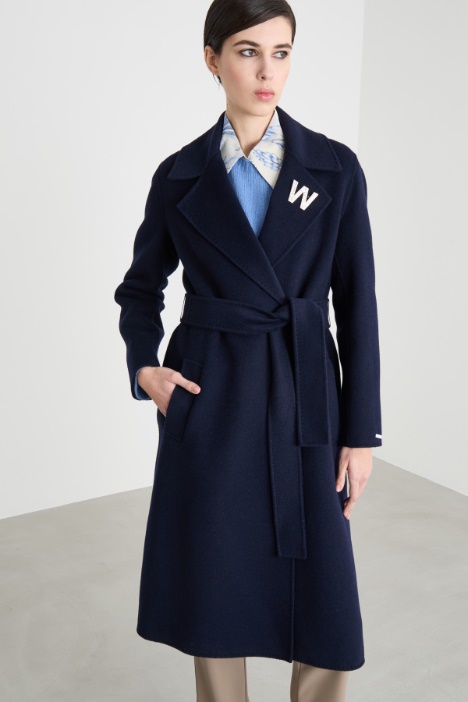 Abrigo cruzado con cinturón