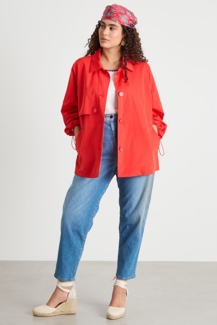 Short drawstring raincoat Intrend