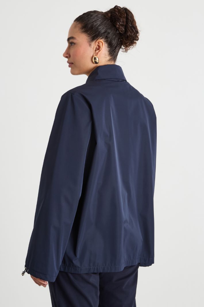 Short drawstring raincoat Intrend - 4