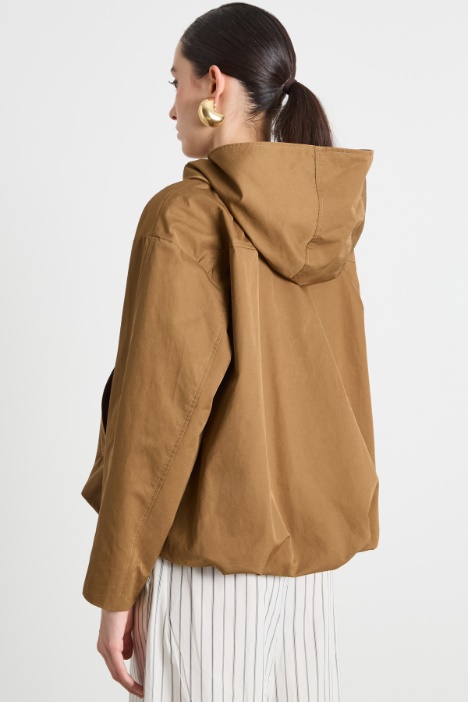 Impermeable con capucha