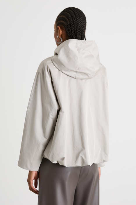 Impermeable con capucha