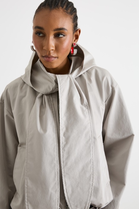 Impermeable con capucha