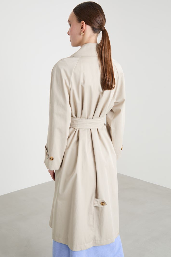 Trench cruzado con cinturón Intrend - 4
