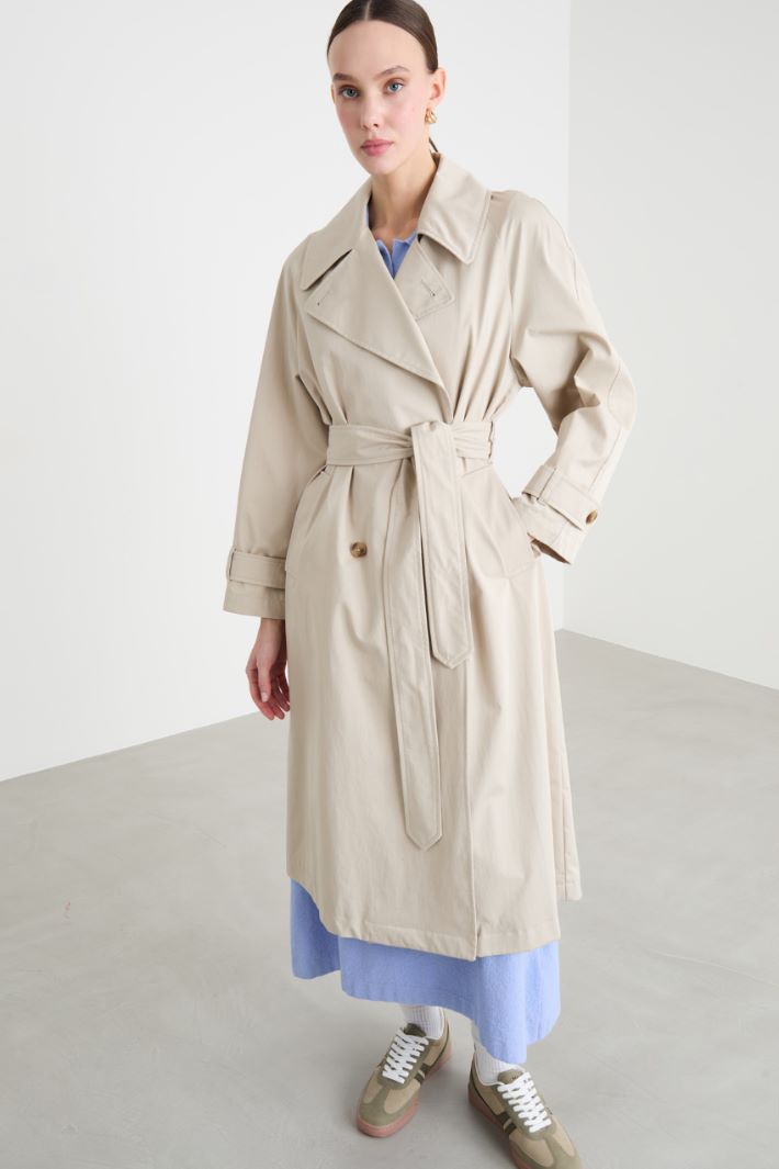 Trench cruzado con cinturón Intrend - 2