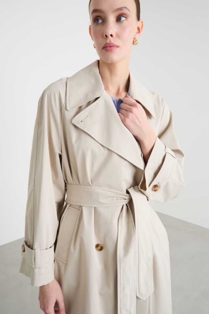 Trench cruzado con cinturón Intrend - 3