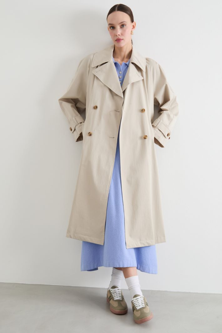 Trench cruzado con cinturón Intrend