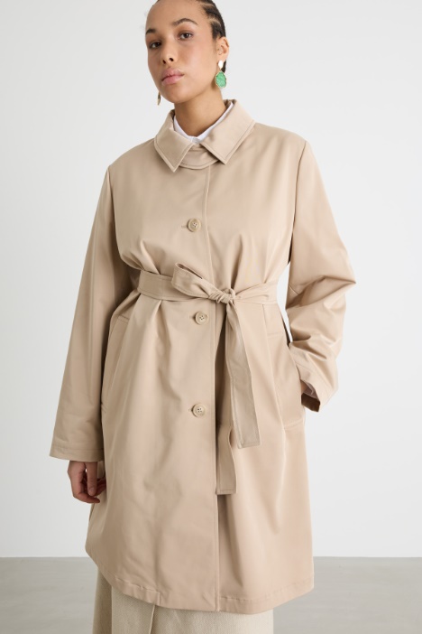Trench de gabardina
