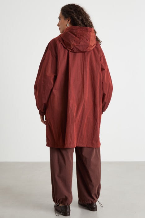 Parka in tessuto tecnico con cappuccio