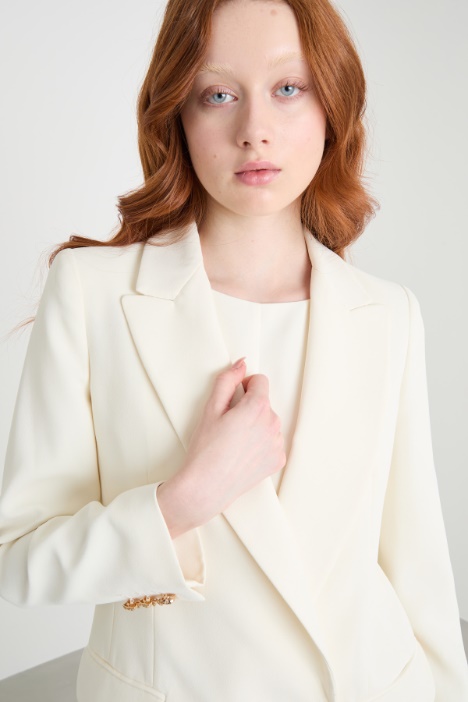 Blazer largo de raso mate