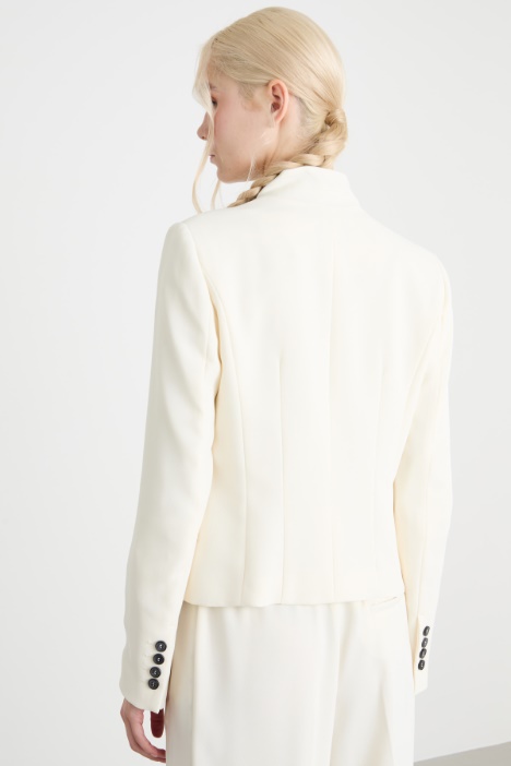 Blazer con cuello subido