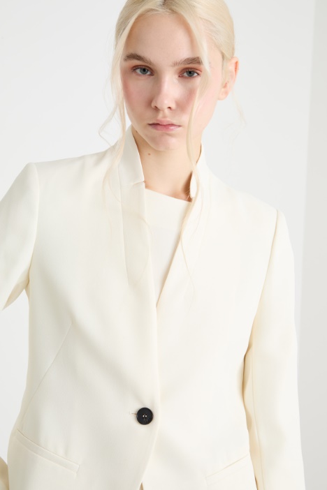 Blazer con cuello subido
