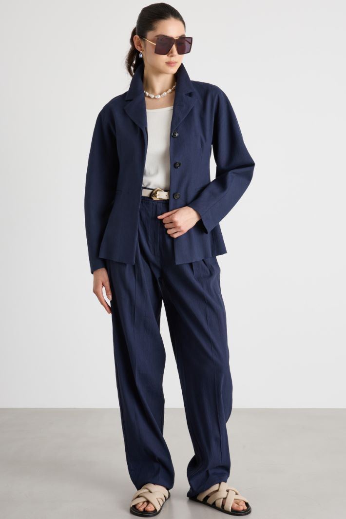 Slim-fit blazer with a narrow lapel Intrend