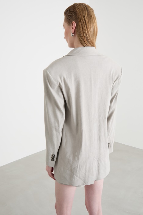 Blazer oversize con spilla