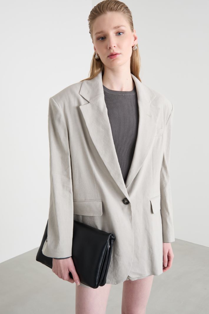 Oversized blazer with brooch Intrend - 2