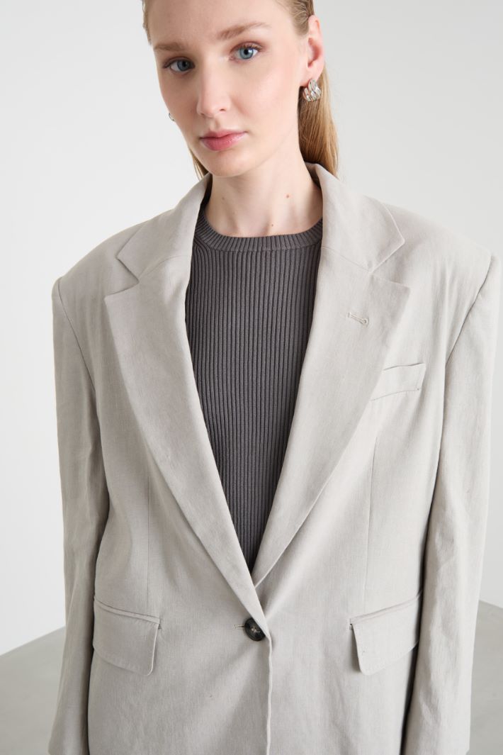 Oversized blazer with brooch Intrend - 3