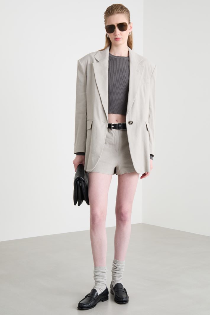 Oversized blazer with brooch Intrend