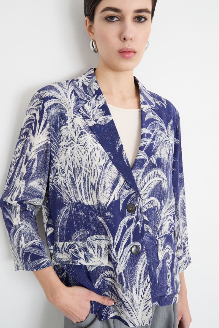Blazer estampado con cinturón Intrend - 3