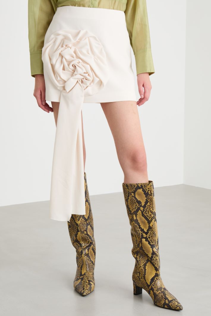 Flower-appliqué mini skirt Intrend - 2