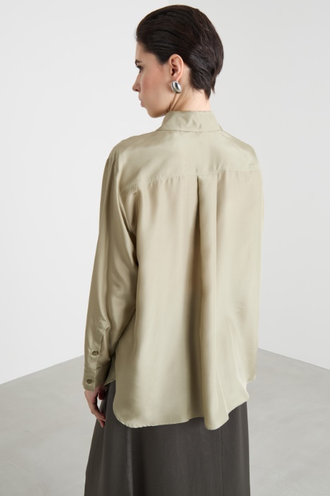 Blusa fluida de bajo redondeado