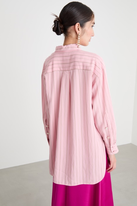 Blusa fluida con taschino