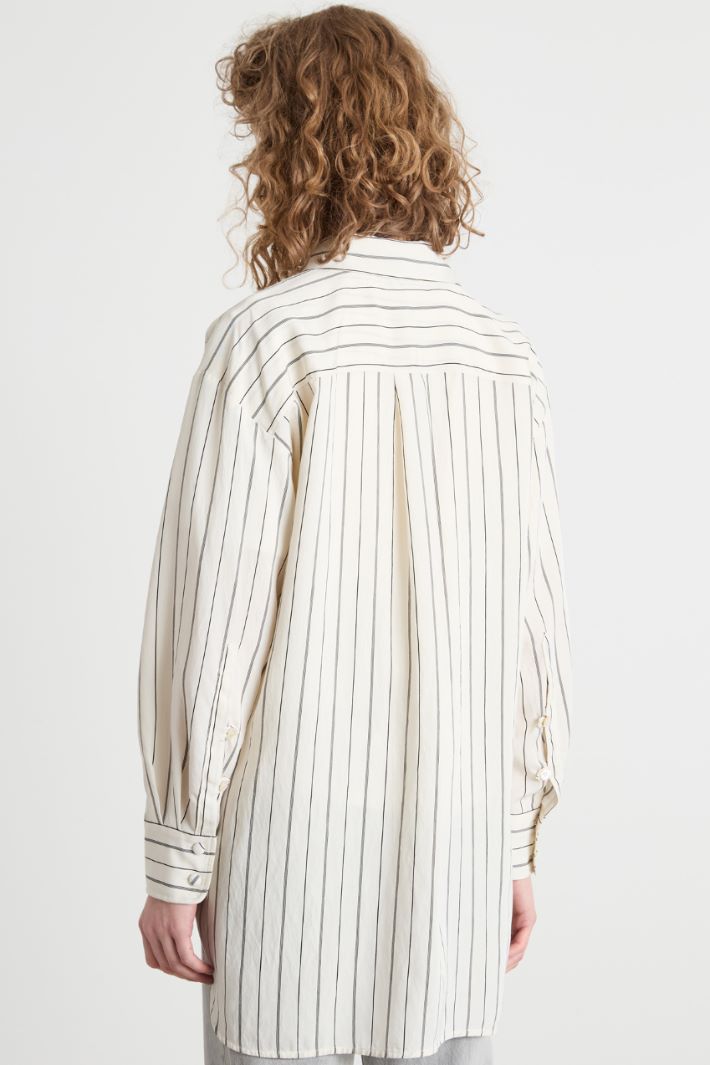 Flowing blouse with pocket detail Intrend - 4