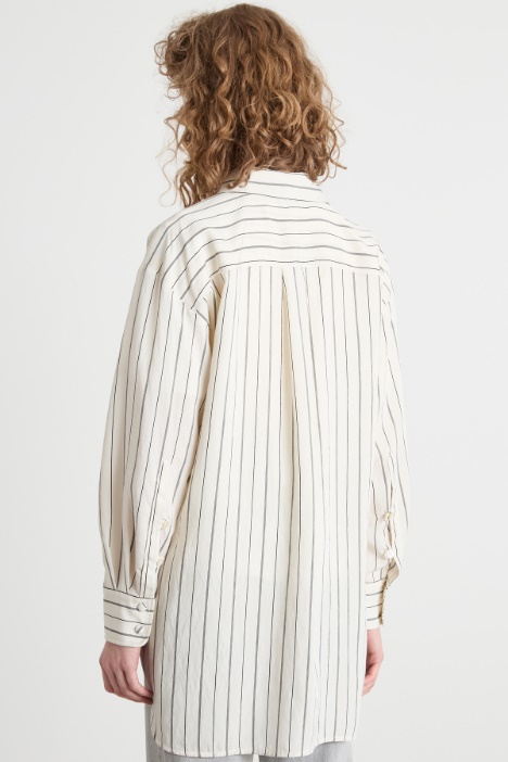 Blusa fluida con bolsillo