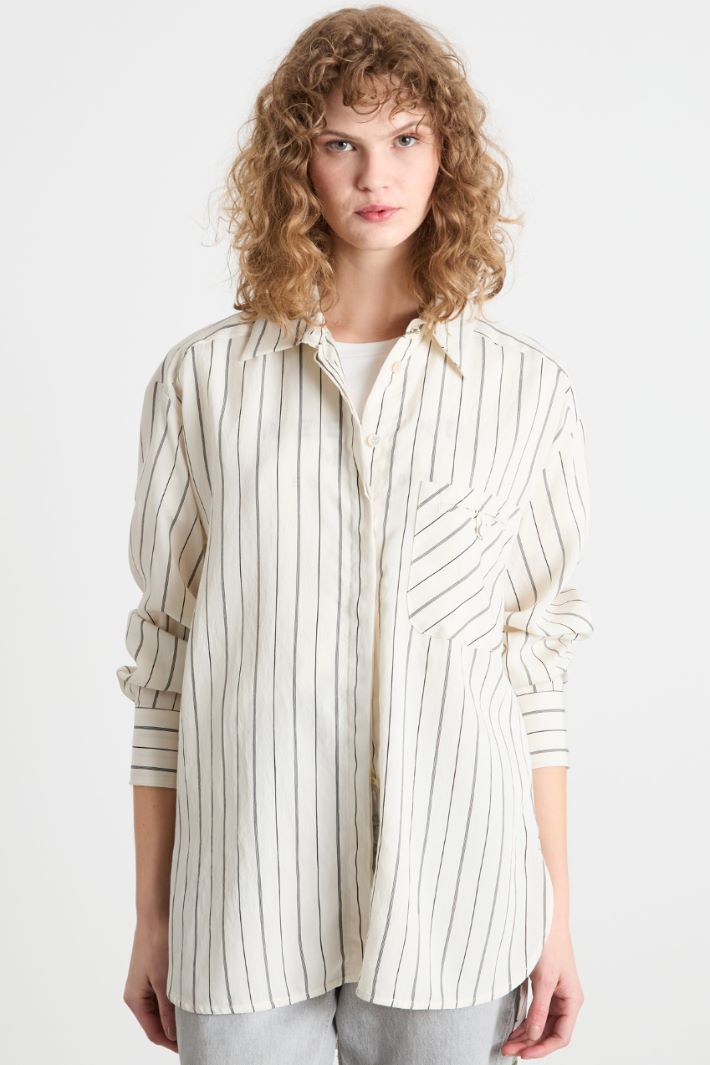 Flowing blouse with pocket detail Intrend - 2