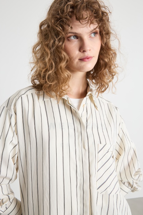 Blusa fluida con bolsillo