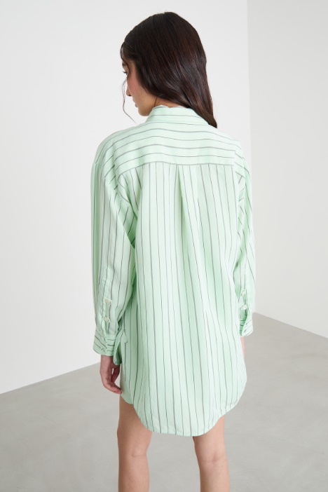 Blusa fluida con taschino