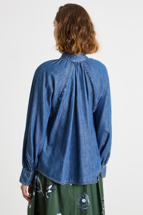 Blusa in jeans con collo a foulard