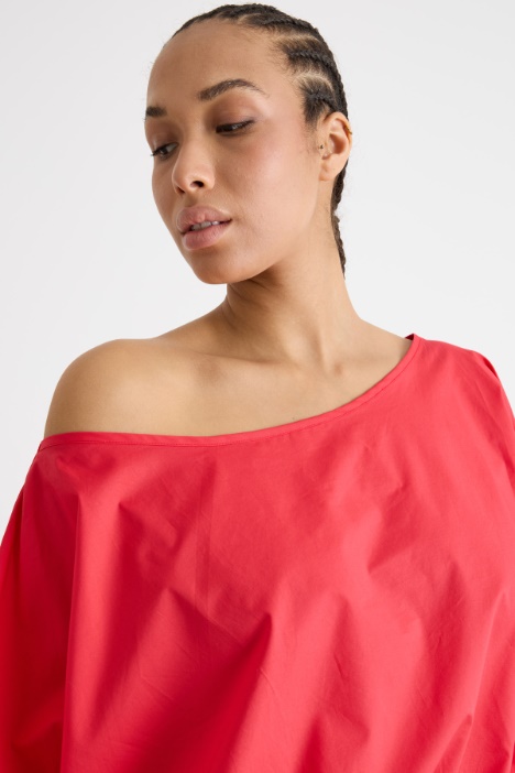 Blusa crop con ampio scollo a barchetta