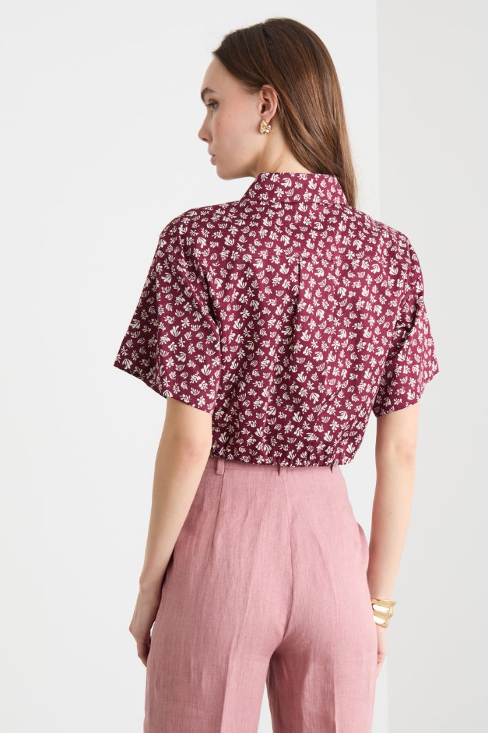 Cropped satin shirt Intrend - 4