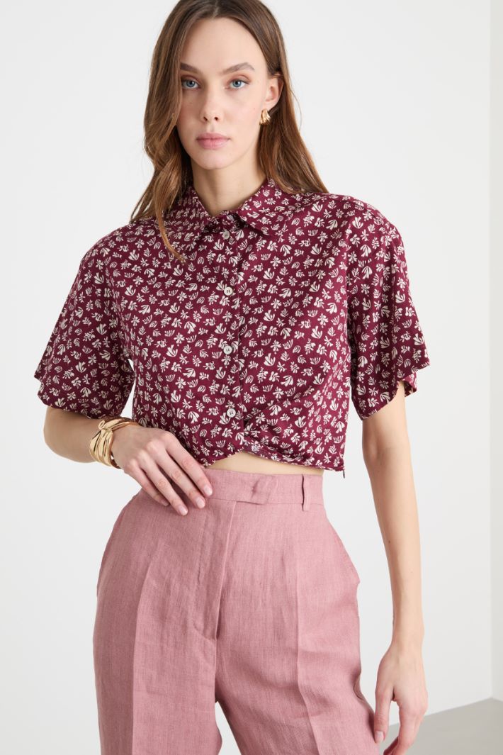 Cropped satin shirt Intrend - 2