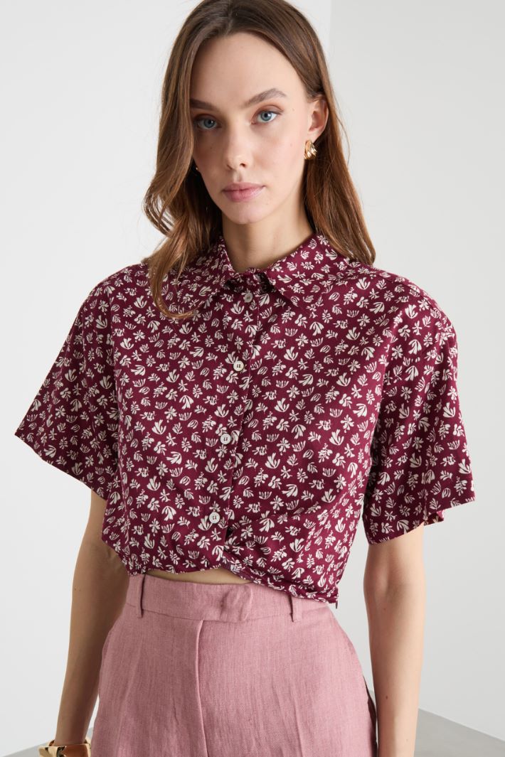 Cropped satin shirt Intrend - 3