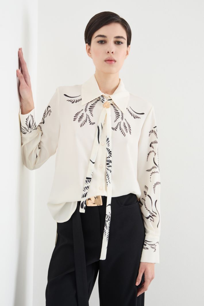 Printed satin blouse Intrend - 2