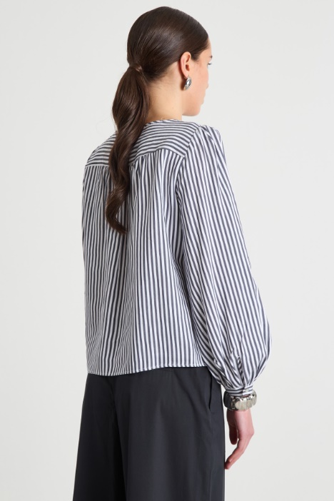 Blusa fluida con nastri