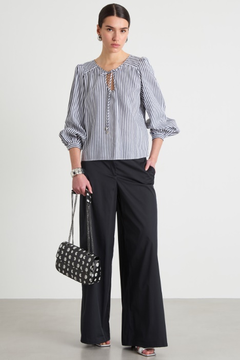 Flowing blouse with ties Intrend