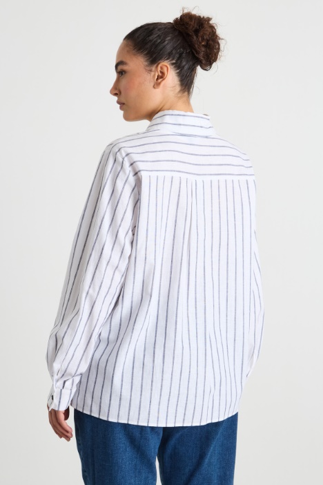 Camicia dritta e ampia