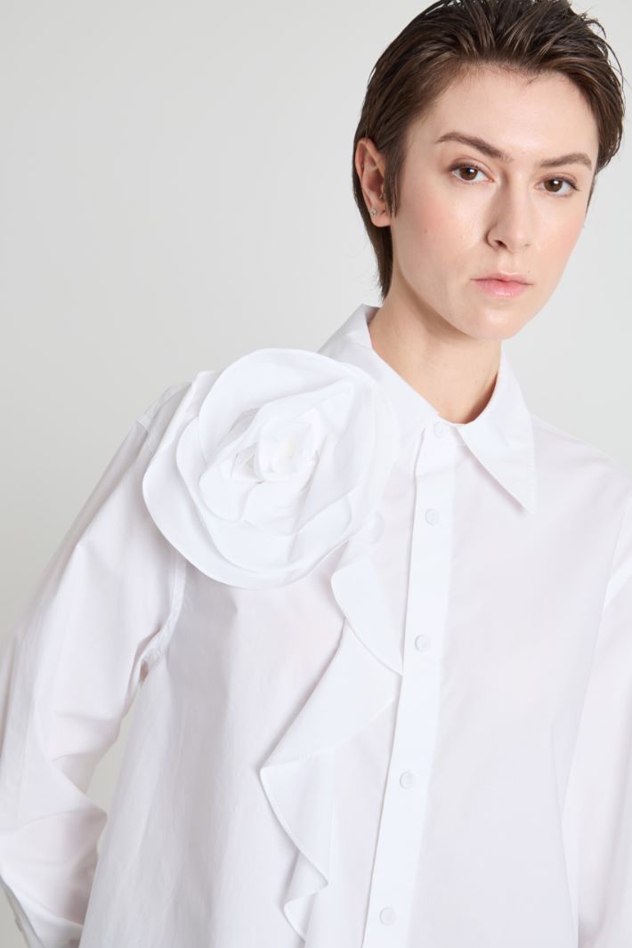 Camicia con rouche e applicazione floreale Intrend - 3