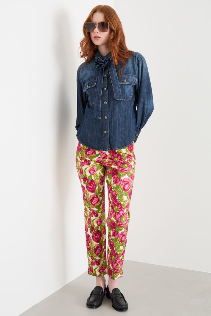 Floral-appliqué denim shirt Intrend
